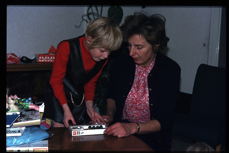 08.Delft dec 1969 Mama,Marion.JPG